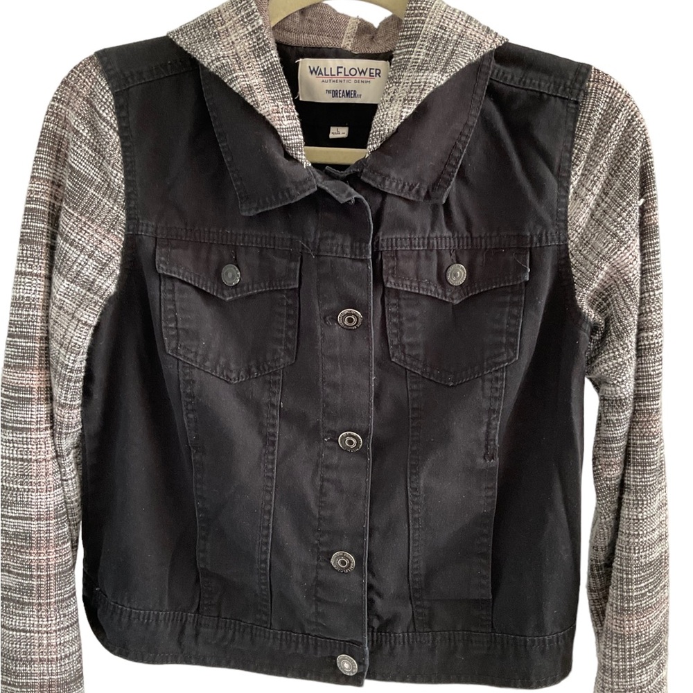 Wildflower Authentic Ladies Denim Jean Jacket. Black. Size Large